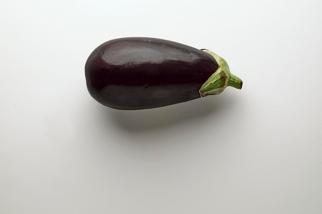 Gratis foto Bovenaanzicht van aubergines. horizontale vrije ruimte voor uw tekst