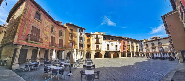 Foto piazza principale di graus nella provincia di huesca aragon