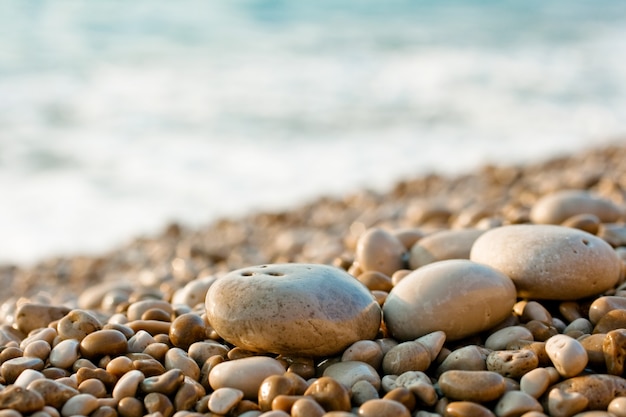 Foto ghiaia sulla spiaggia