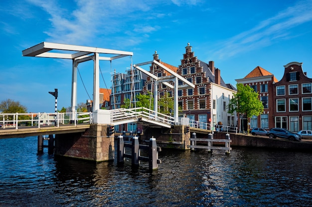 Gravestenenbrugbrug in haarlem, nederland