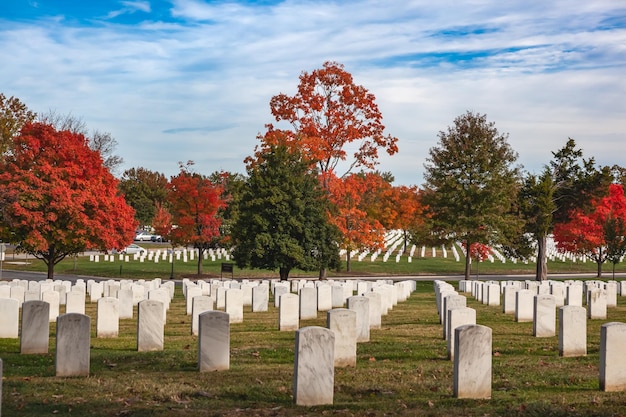 Photo gravestones at the historic arlington national cemetery in virginia during in autumn