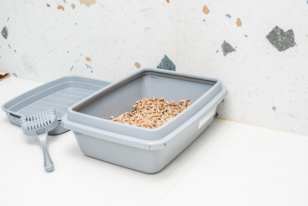 Gray cat litter box with wooden filler