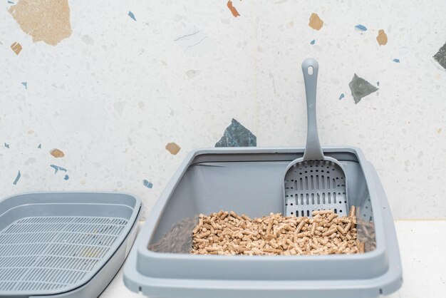 Photo gray cat litter box with wooden filler