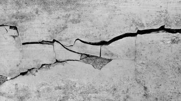 Photo gray cement wall background texture with cracked pattern