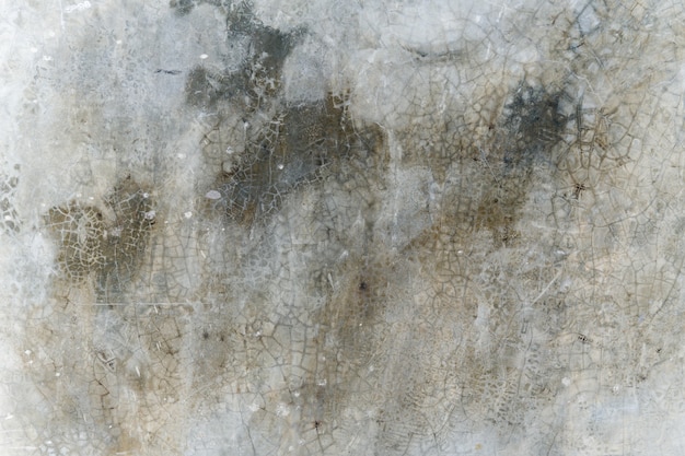 灰色の割れたセメントの壁の背景。