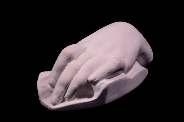 Photo gray handmade hand clay statue