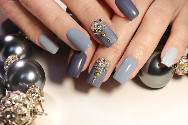 Grayblue manicure with cuts