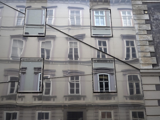 オーストリアのグラーツの現代住宅の建物の反射