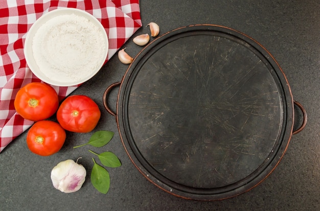 Ottimo sfondo per temi gastronomici come la pizza, con spazio di copia