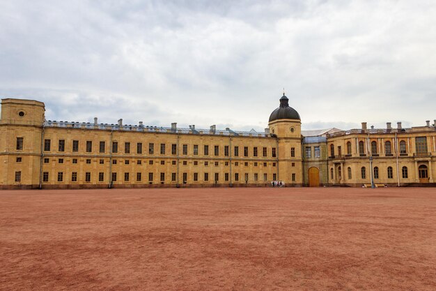 Great Gatchina Palace is een paleis in de buitenwijk Gatchina van Sint-Petersburg, Rusland