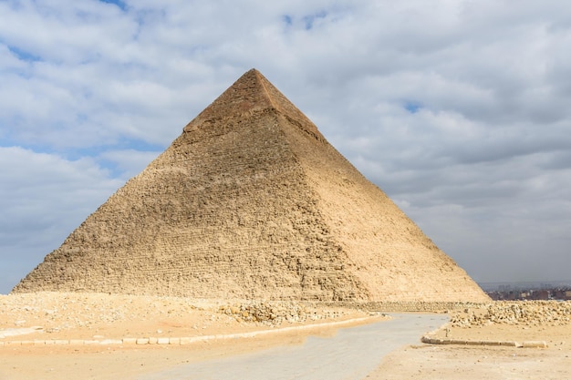 ギザ台地カイロエジプトのカフレの大ピラミッド
