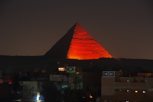 Photo great pyramids of ancient egypt in giza cairo