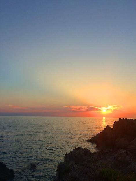 海の下の素晴らしい夕日