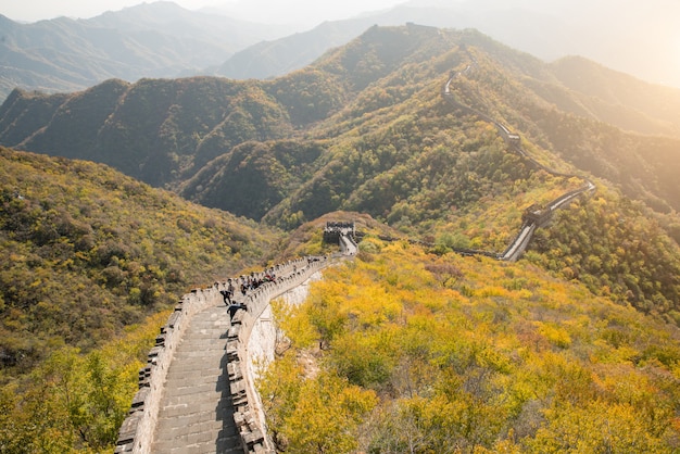 Photo great wall distant view compressed towers and wall segments autumn season