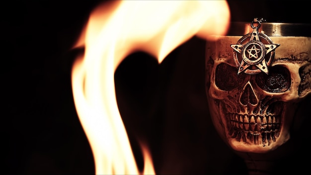 사진 두개골 머리와 불 사진에 그리스와 바빌로니아 종교 기호 오각형