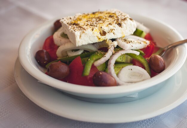 ギリシャ料理 野菜サラダとチーズ