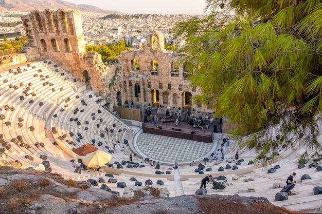 그리스. 아테네에서 여름 화창한 날. Odeon of Herodes Atticus에서 현대 콘서트 리허설