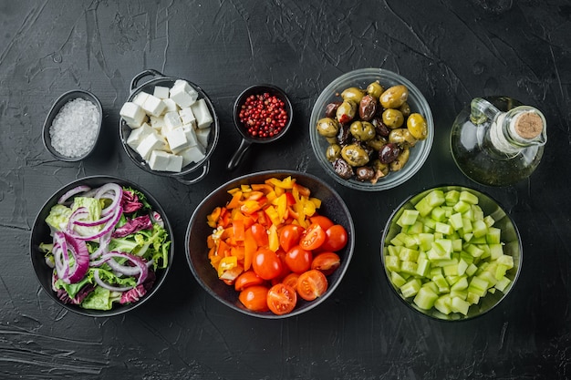 Фото Греческий салат с помидорами, перцем, оливками и сыром фета