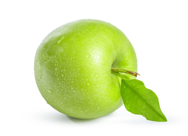 Зеленое яблоко, изолированное на белом