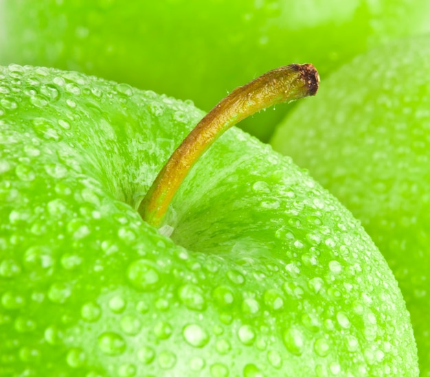 макрос зеленого яблока в селективном фокусе