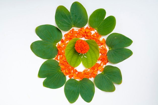 Photo green apta leaf and rice, indian festival dussehra