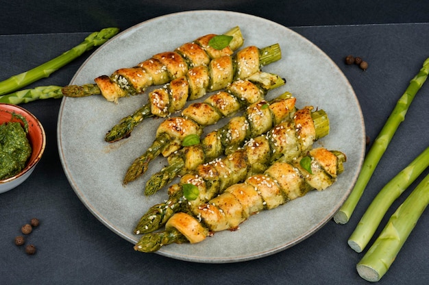 Green asparagus baked in dough