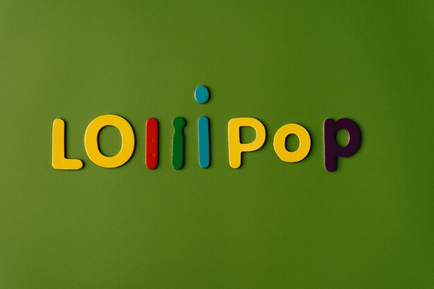 A green background with the word pop on it