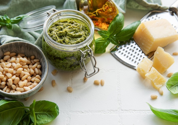 Green basil pesto