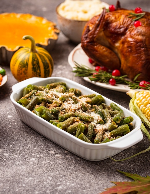 Green beans crumble with breadcrumbs