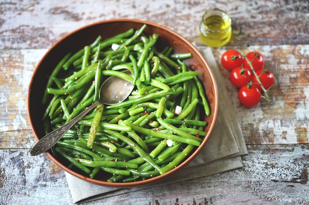 Green beans with spices in a bowl