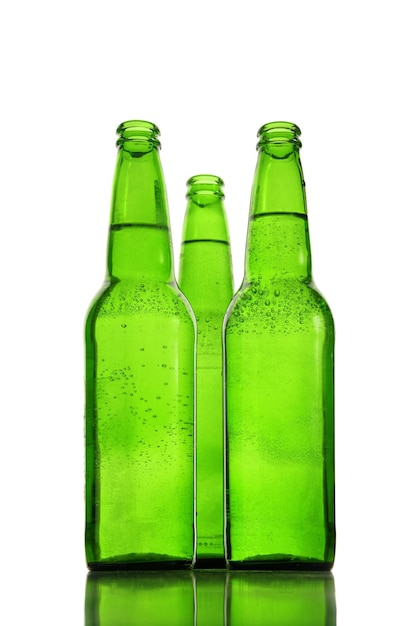 緑のビールのボトル