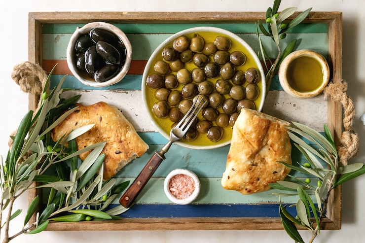 Photo green and black olives