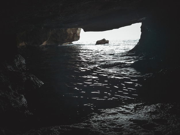 プーリアのマリーナ・ディ・アンドラーノの緑の洞窟