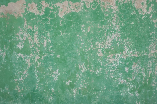 表面に剥離塗料を使用した緑のセメント壁のテクスチャテクスチャと背景用