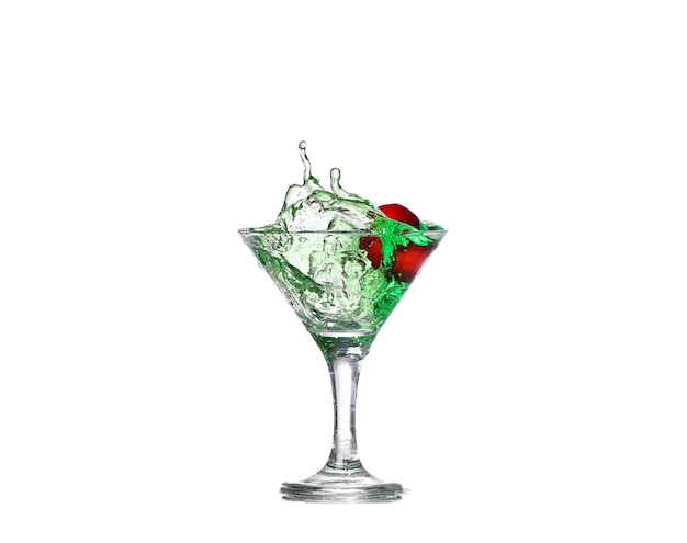Foto di cocktail verde con isolato su sfondo bianco
