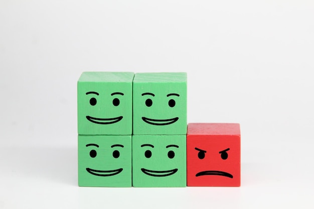 Green cubes with red blocks with a red smiley face and one green one with a red one with a red one with a green one with a red smiley face.