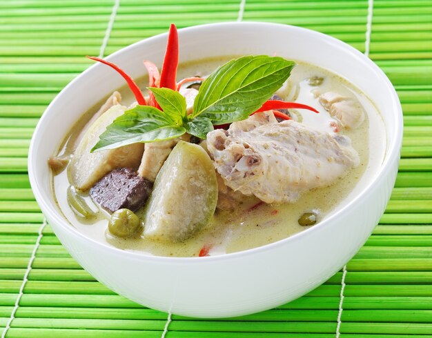 Photo green curry chicken , thai cuisine