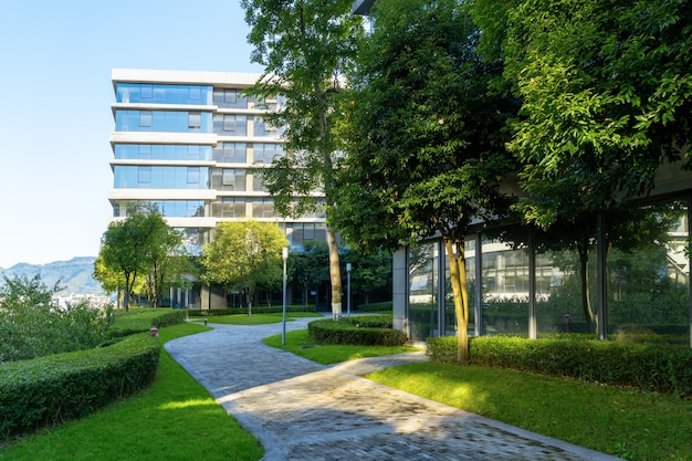 중국 충칭 과학 기술 단지에 있는 사무실 건물의 녹색 환경