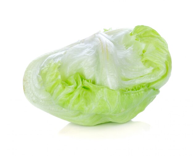 Зеленый салат Айсберг на белом