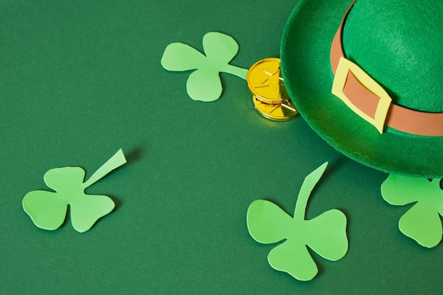 Photo green leprechaun felt hat foamiran clover leaves and coins