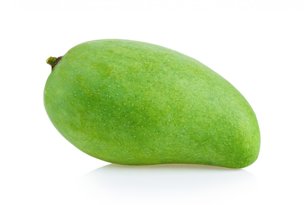 Photo green mango on white wall
