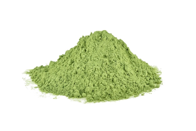 Photo green matcha powder isolated on white background