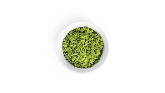 Tè in polvere verde matcha isolato.