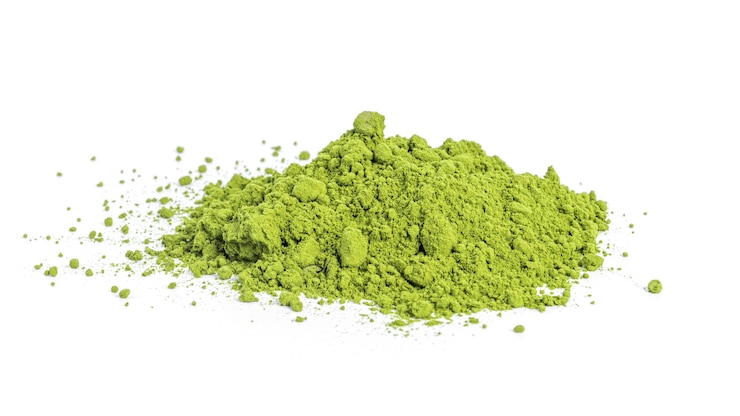 Photo green matcha powdered tea isolated.