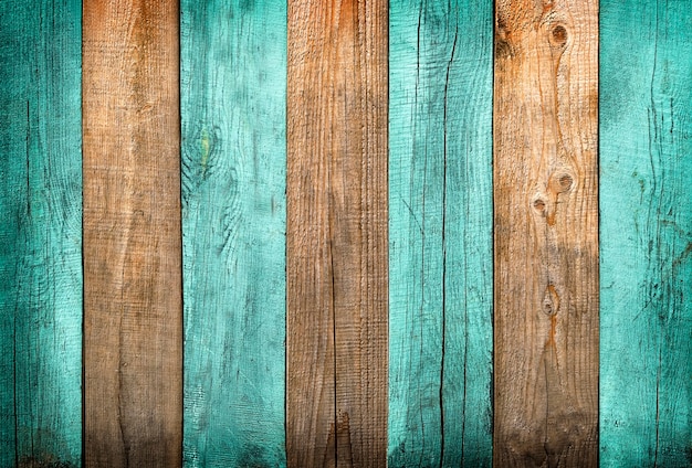 Зеленые и натуральные деревянные текстурированные доски фон с деликатным виньетированием