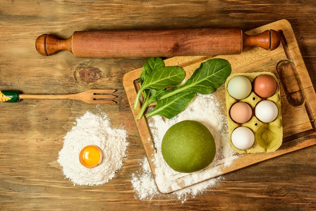 Green noodle dough bun with ingredients on the table