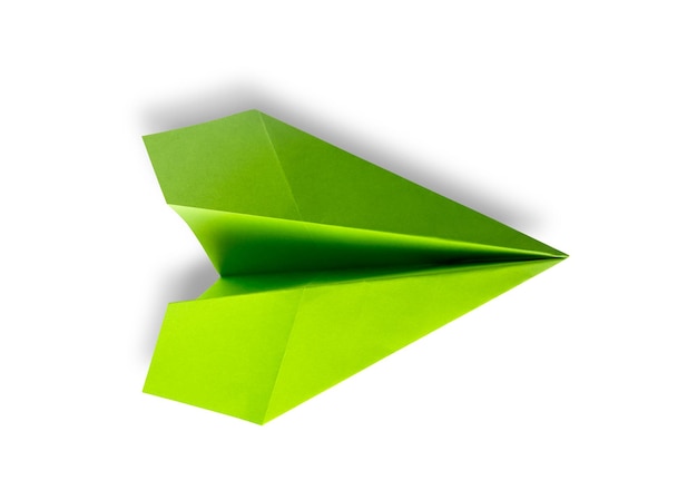 Фото Зеленый бумажный самолет оригами, изолированные на белом фоне