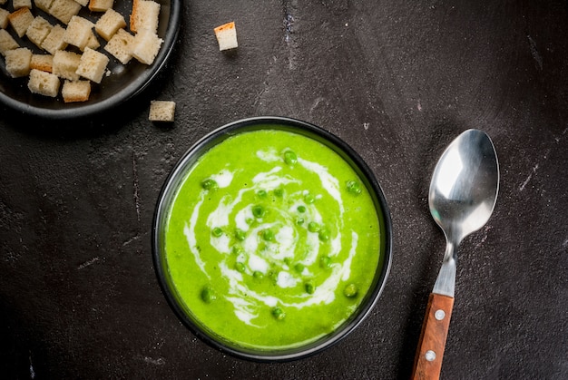 Green peas cream soup