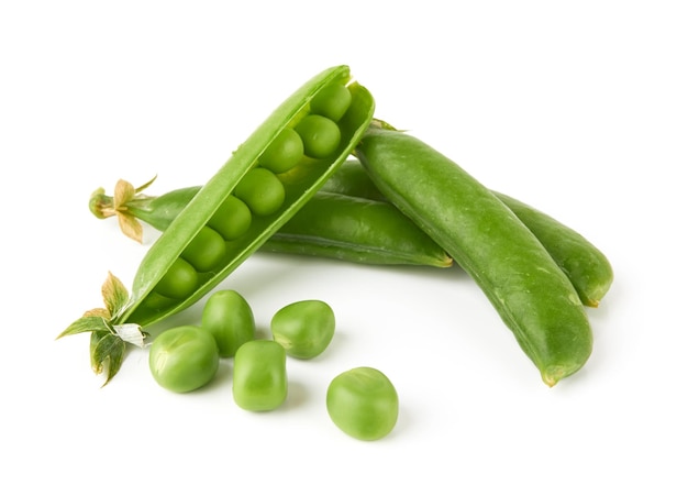 Green peas isolated