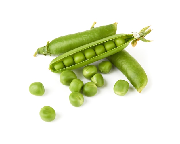 Green peas isolated